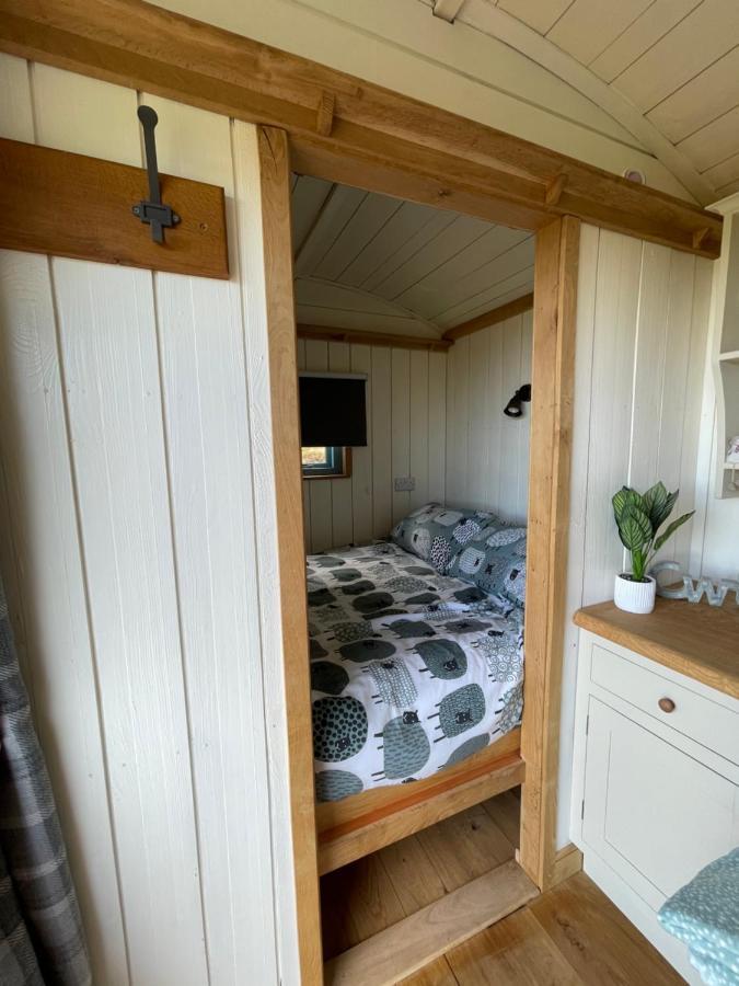The Shepards Hut Apartment Llwyn-Dafydd Exterior photo