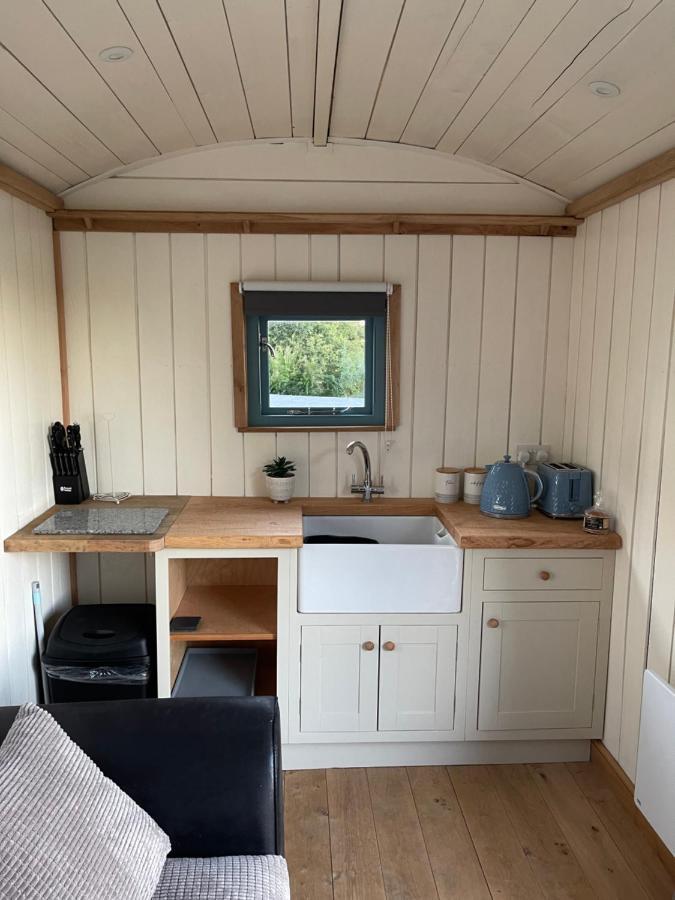 The Shepards Hut Apartment Llwyn-Dafydd Exterior photo