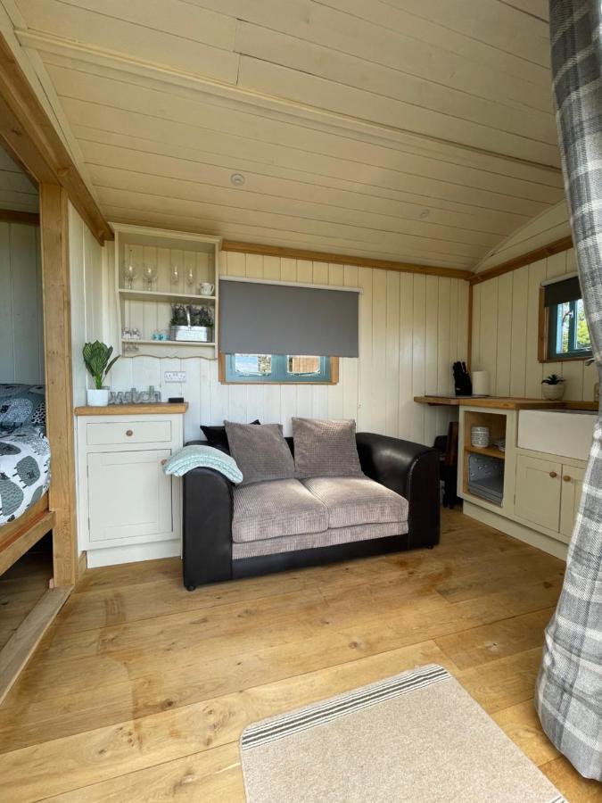 The Shepards Hut Apartment Llwyn-Dafydd Exterior photo